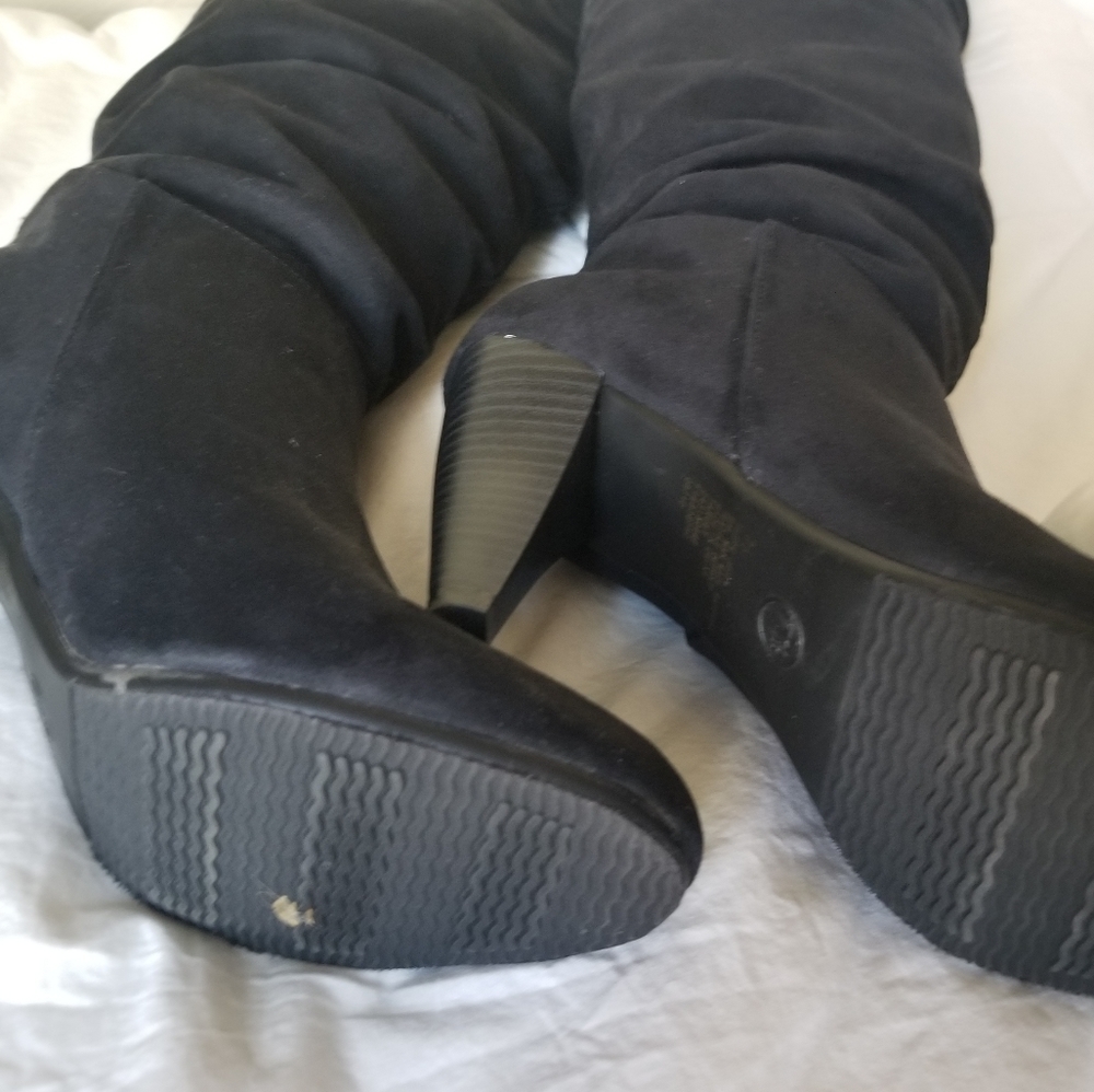 Black boots - Picture 3 of 3
